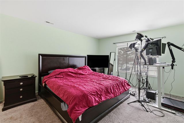 6700 Ridgefield Circle 201, West Bloomfield Charter Township, MI 48322