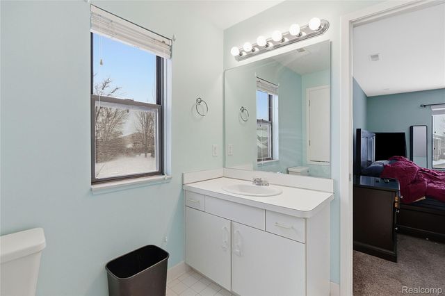 6700 Ridgefield Circle 201, West Bloomfield Charter Township, MI 48322