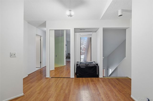 6700 Ridgefield Circle 201, West Bloomfield Charter Township, MI 48322