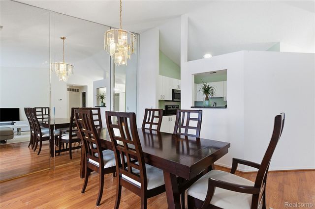 6700 Ridgefield Circle 201, West Bloomfield Charter Township, MI 48322