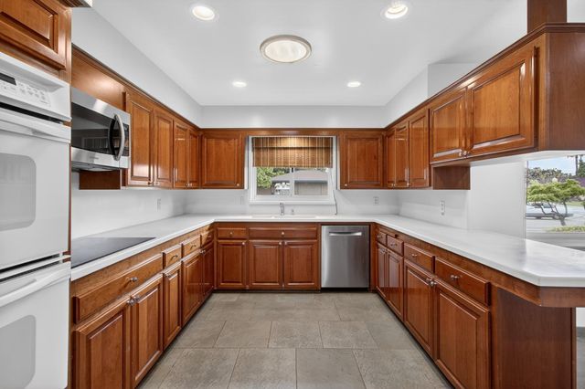 3331 Ellenmere Dr, Sacramento, CA 95821