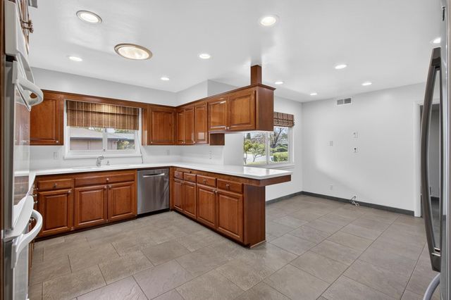 3331 Ellenmere Dr, Sacramento, CA 95821