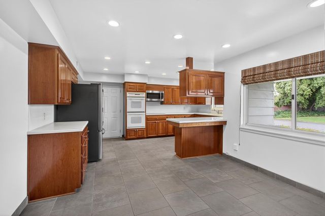 3331 Ellenmere Dr, Sacramento, CA 95821