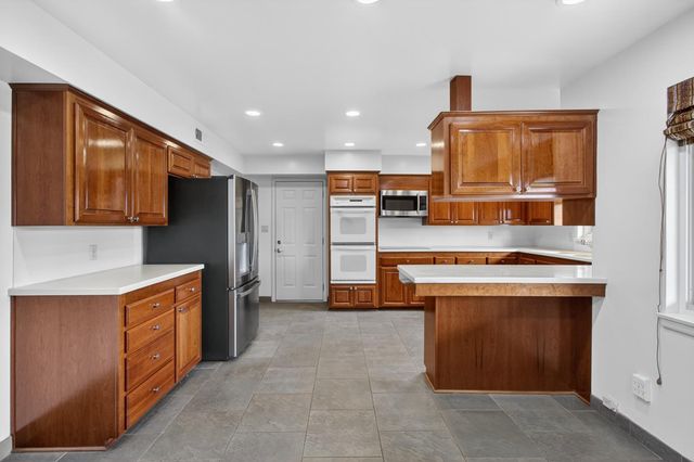 3331 Ellenmere Dr, Sacramento, CA 95821