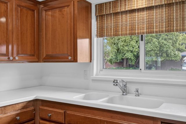 3331 Ellenmere Dr, Sacramento, CA 95821