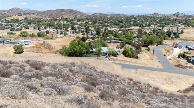 313 Hampshire Drive, Menifee, CA 92587
