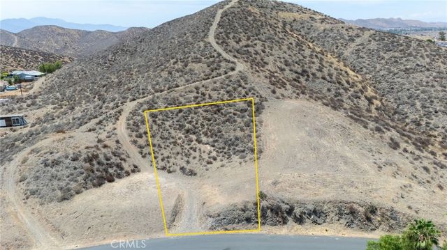 313 Hampshire Drive, Menifee, CA 92587