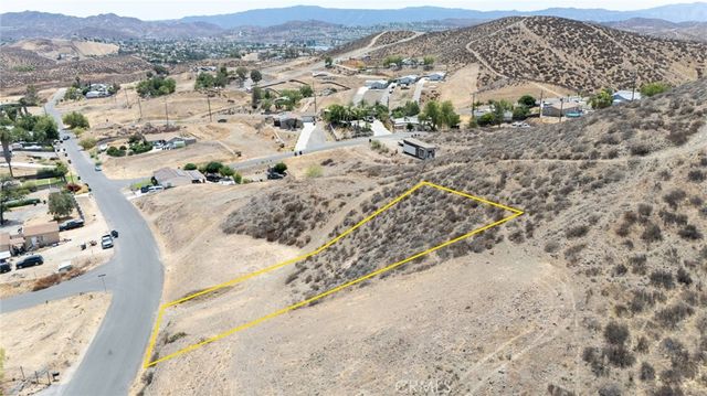 313 Hampshire Drive, Menifee, CA 92587
