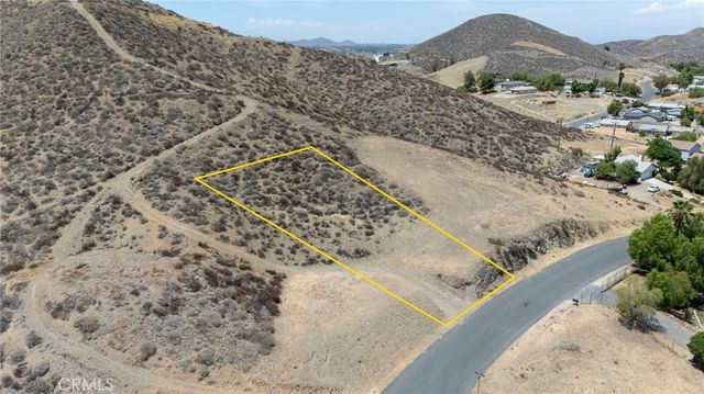 313 Hampshire Drive, Menifee, CA 92587