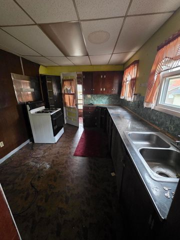 113 W Walnut Street, Albion Twp, MI 49224