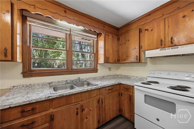 2210 Bona Bella Avenue, Savannah, GA 31406