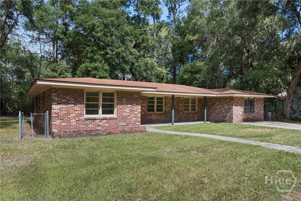 2210 Bona Bella Avenue, Savannah, GA 31406