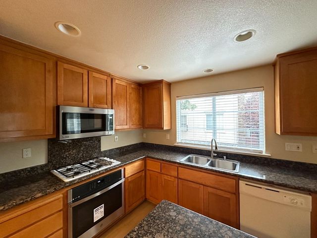 223 Vista Roma Way, San Jose, CA 95136