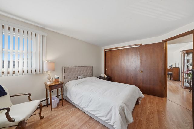 4859 W Byron Street 301W, Chicago, IL 60641