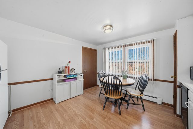 4859 W Byron Street 301W, Chicago, IL 60641