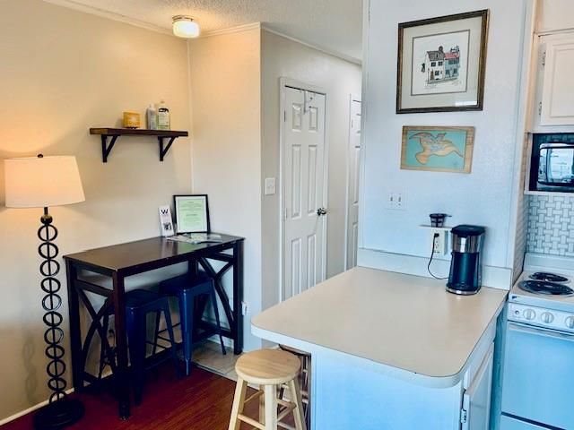 6102 Seawall Boulevard 241, Galveston, TX 77551