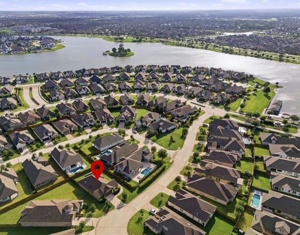 10707 Hilltop Harbor Way, Cypress, TX 77433