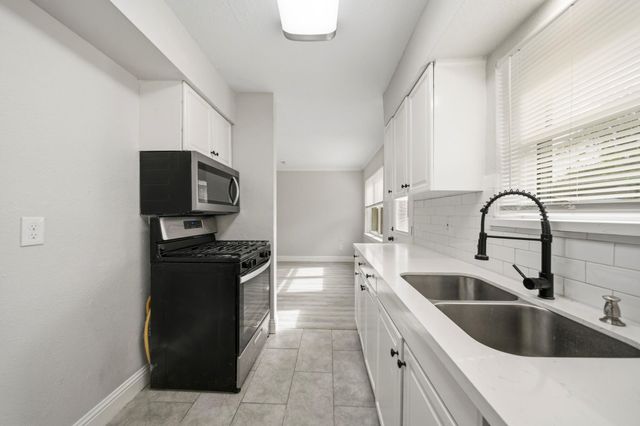 5347 Castlecreek Lane, Houston, TX 77053