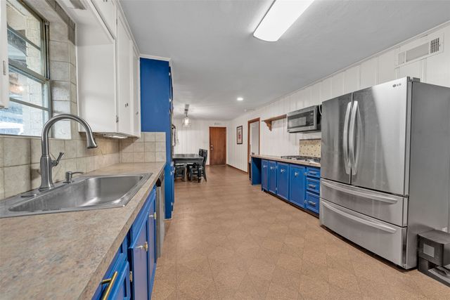 106 Lakeridge Road, Lakeside, TX 76108