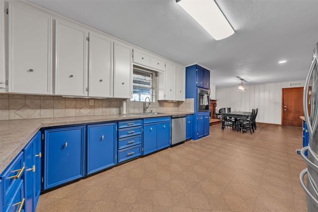 106 Lakeridge Road, Lakeside, TX 76108