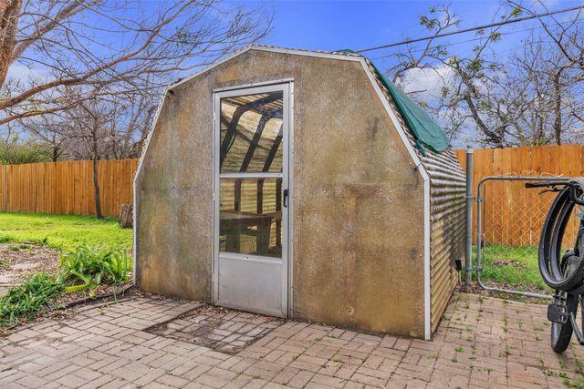 106 Lakeridge Road, Lakeside, TX 76108