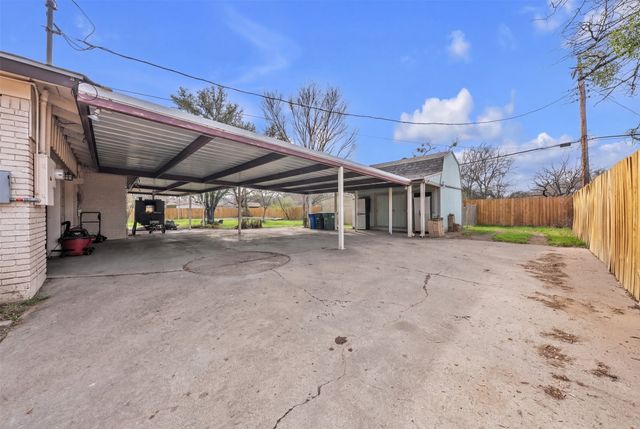 106 Lakeridge Road, Lakeside, TX 76108