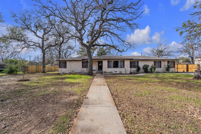 106 Lakeridge Road, Lakeside, TX 76108