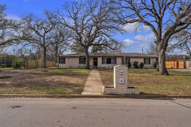 106 Lakeridge Road, Lakeside, TX 76108