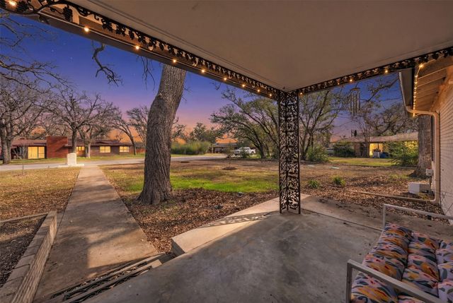 106 Lakeridge Road, Lakeside, TX 76108