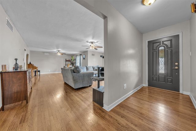 106 Lakeridge Road, Lakeside, TX 76108