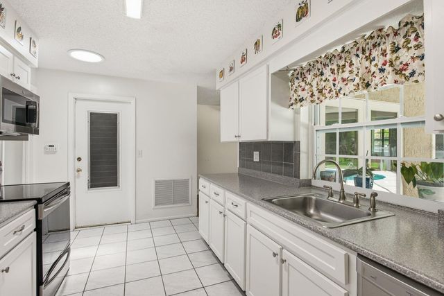 900 MAINSAIL WAY, Palm Harbor, FL 34685