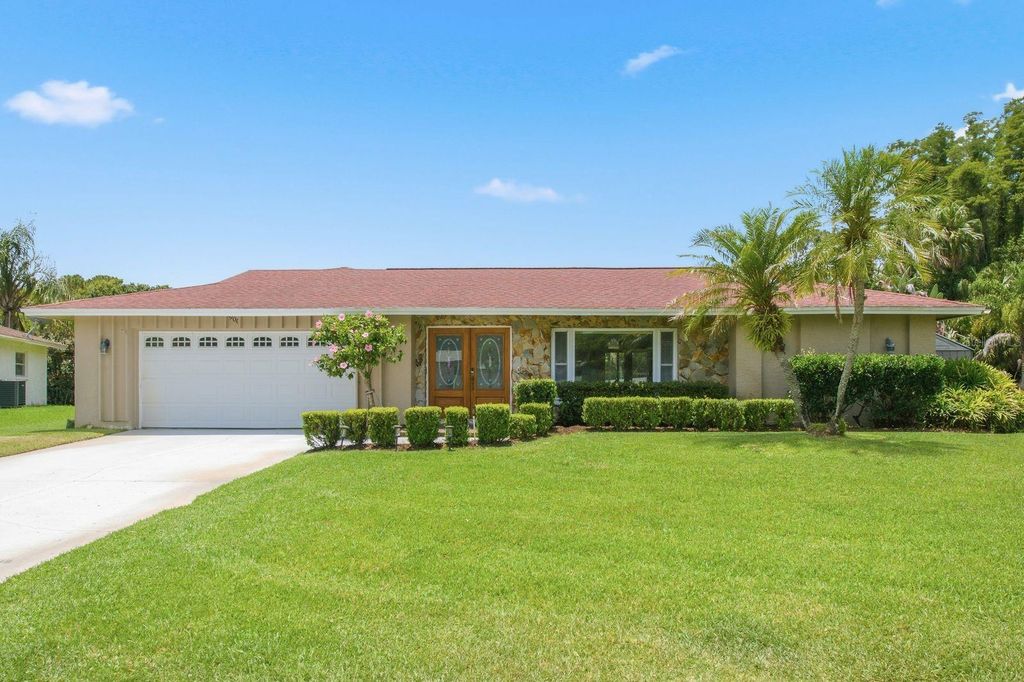 900 MAINSAIL WAY, Palm Harbor, FL 34685