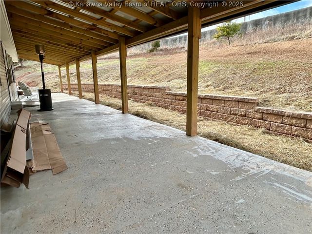 14790 McLane Pike, Liberty, WV 25124