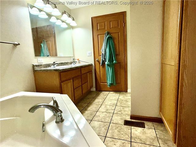 14790 McLane Pike, Liberty, WV 25124