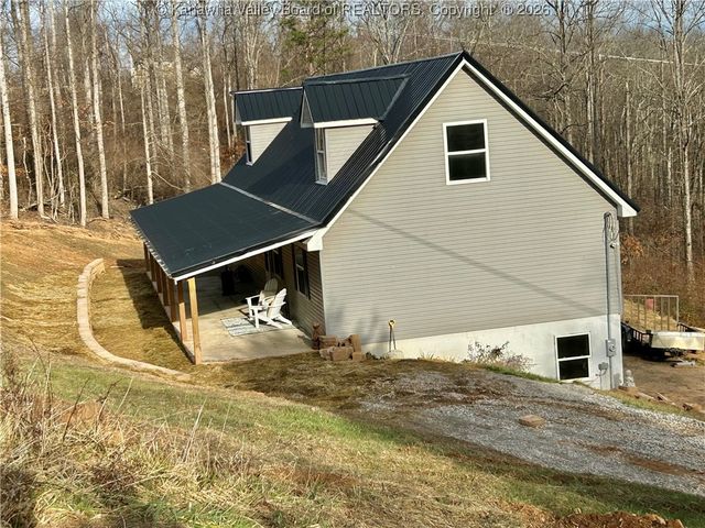 14790 McLane Pike, Liberty, WV 25124
