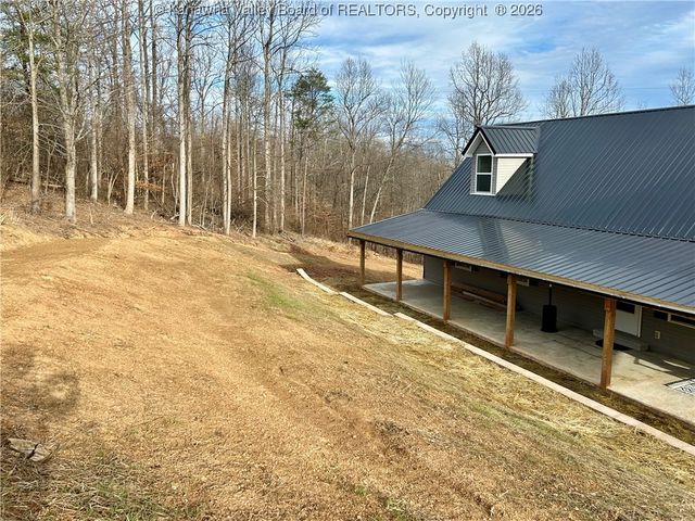 14790 McLane Pike, Liberty, WV 25124