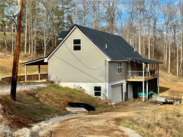 14790 McLane Pike, Liberty, WV 25124