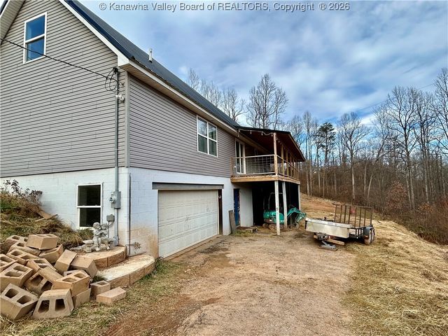 14790 McLane Pike, Liberty, WV 25124