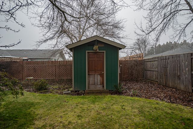 2388 Temple Drive, Medford, OR 97504