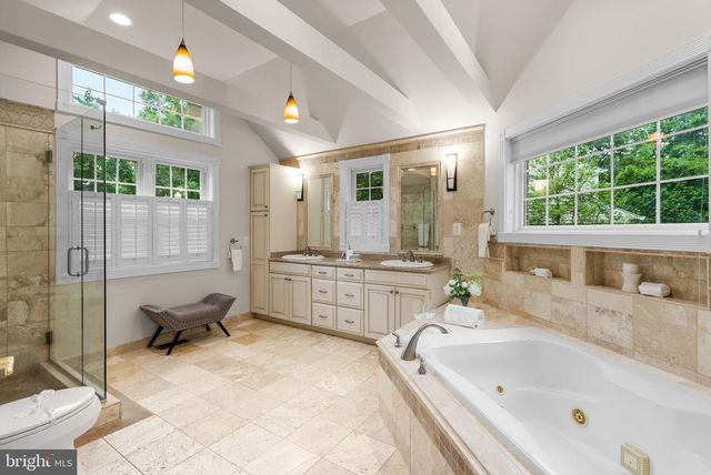 1 ORCHARD WAY S, Potomac, MD 20854