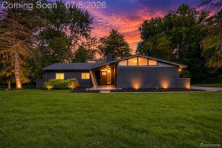 4469 Chamberlain Drive, Bloomfield Hills, MI 48301