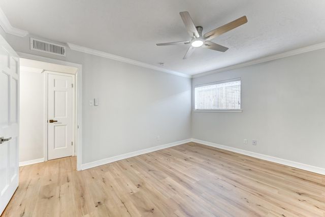 3224 Timmons Lane 157, Houston, TX 77027