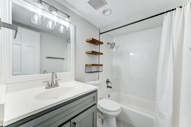 3224 Timmons Lane 157, Houston, TX 77027