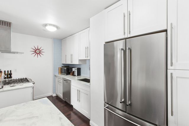 303 E 57th St Apt 28D, New York City, NY 10022
