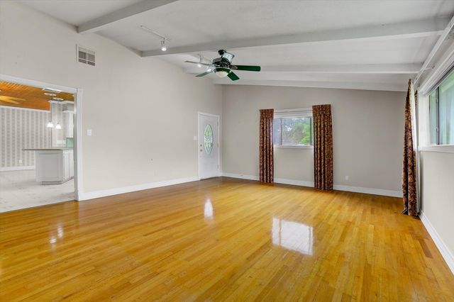 112 Persimmon Lane, Lake Jackson, TX 77566