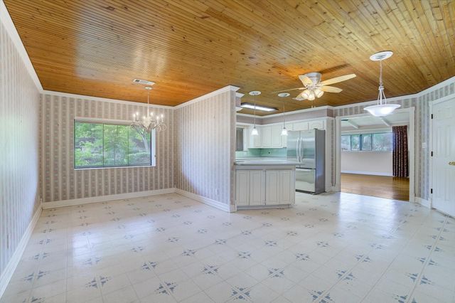 112 Persimmon Lane, Lake Jackson, TX 77566