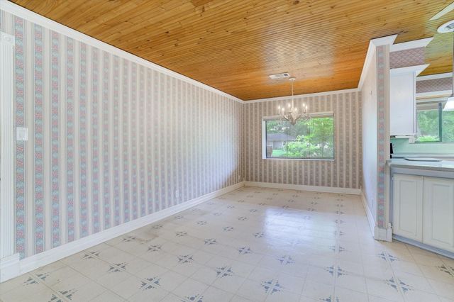 112 Persimmon Lane, Lake Jackson, TX 77566