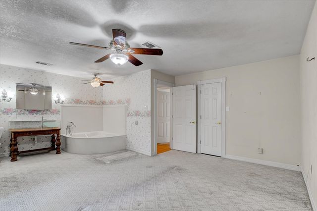 112 Persimmon Lane, Lake Jackson, TX 77566