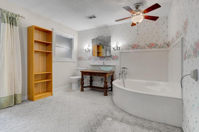 112 Persimmon Lane, Lake Jackson, TX 77566