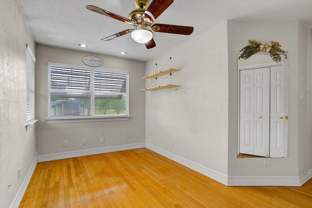 112 Persimmon Lane, Lake Jackson, TX 77566